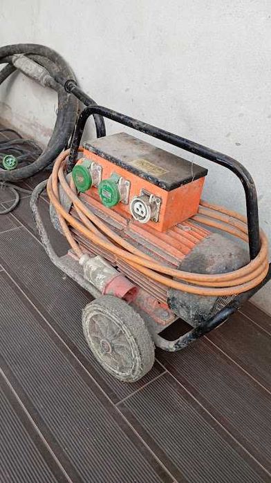 Máquina vibratória trifásica