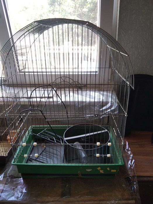 Продам клетки для попугаев и хомяков а хорошем состоянии