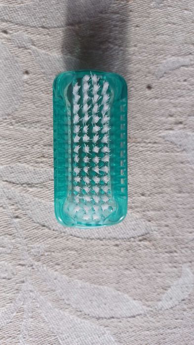 Conjunto lima de pés e escova de unhas. Oriflame.