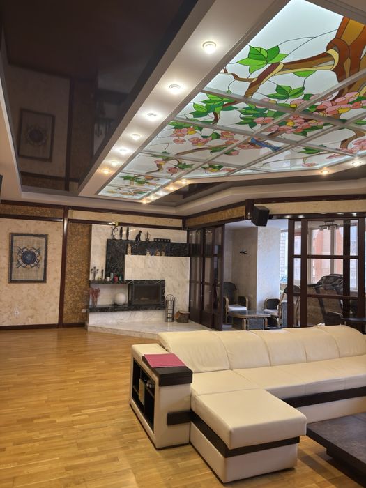 Здаю в оренду 2х поверхову квартиру на Нікольській