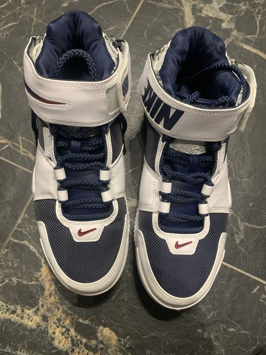 Баскетбольные мужские кроссовки Nike Zoom Lebron 2 (DR0826-100)