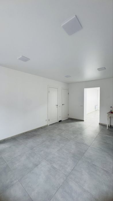 2-ка під бізнес в прохідному місці біля ринку