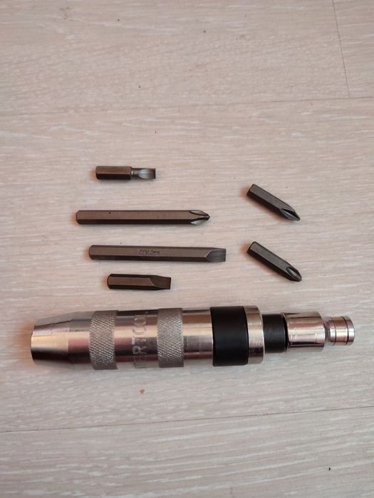 Отвертка ударная с комплектом насадок 6 ед . INTERTOOL HT - 0431