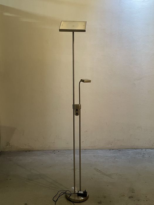 Candeeiro de pé duplo LED