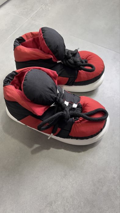 Pantufas estilo ténis basket