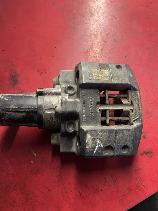 Супорт ручника тесла s2013 правий