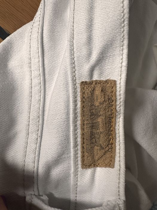 Levis białe proste jeansy 44 klasyczne