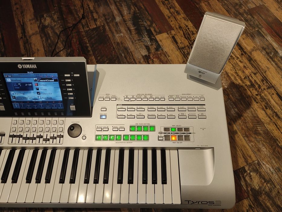 Keyboard Yamaha Tyros 3 + głośniki!