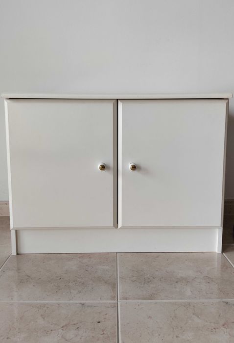 Móvel Armário de 2 duas portas arrumos e TV