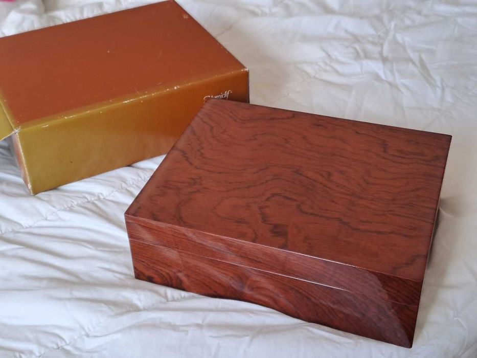 Caixa charuteira humidificadora grande, nova.