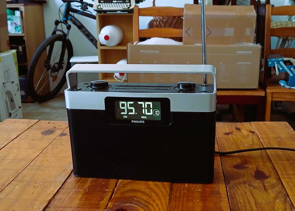 Rádio Philips modelo AE2430