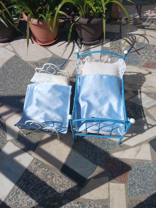 Duas camas para bonecas em ferro como antigamente as camas dos adultos