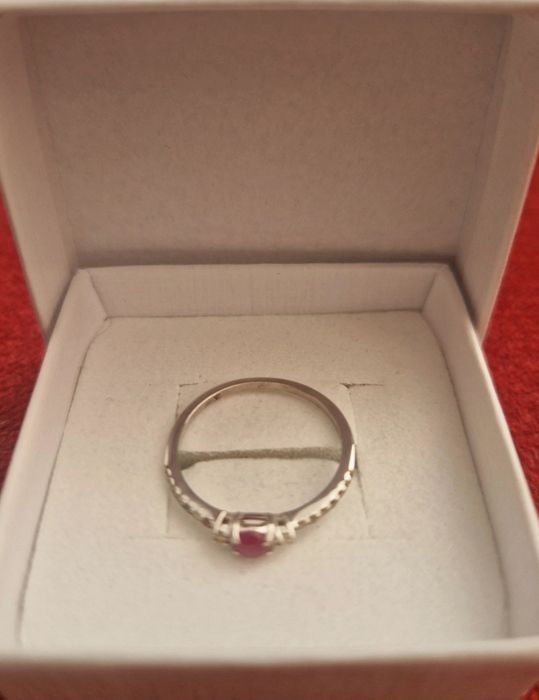 Anel de Ouro com Rubi