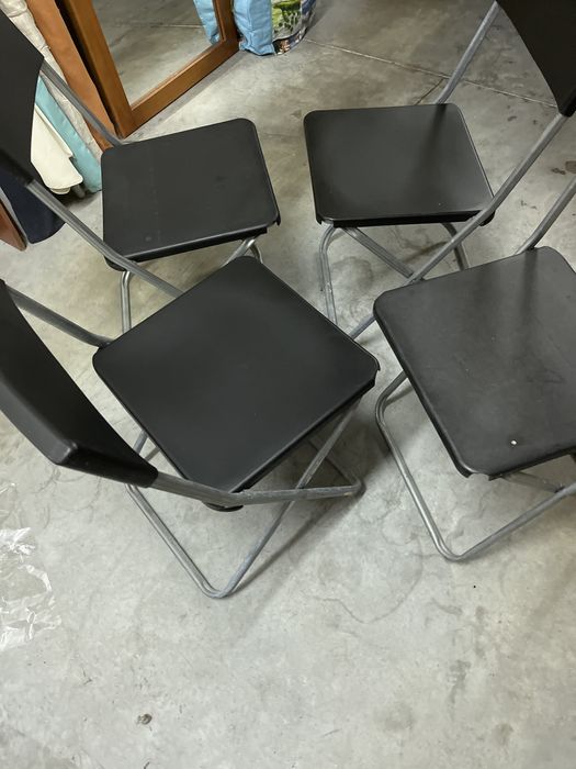 Cadeiras sao 4 e fecham