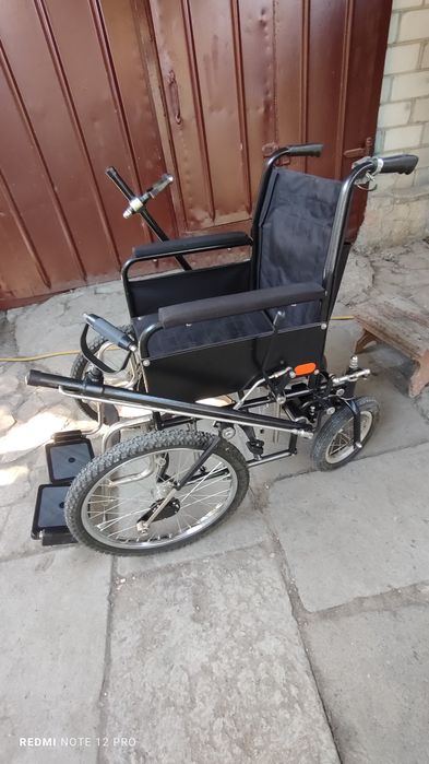 Складная   . рычажная инвалидная коляска. Візок інвалідний