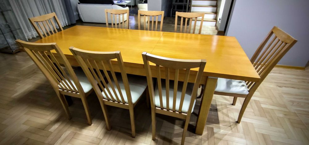 Sprzedam stół + 8 szt krzeseł