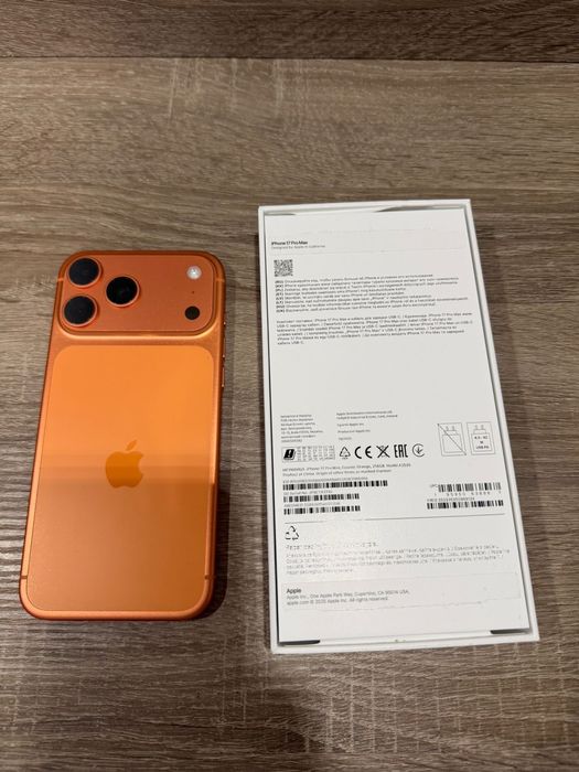 IPhone 17 PRO MAX pomarańczowy