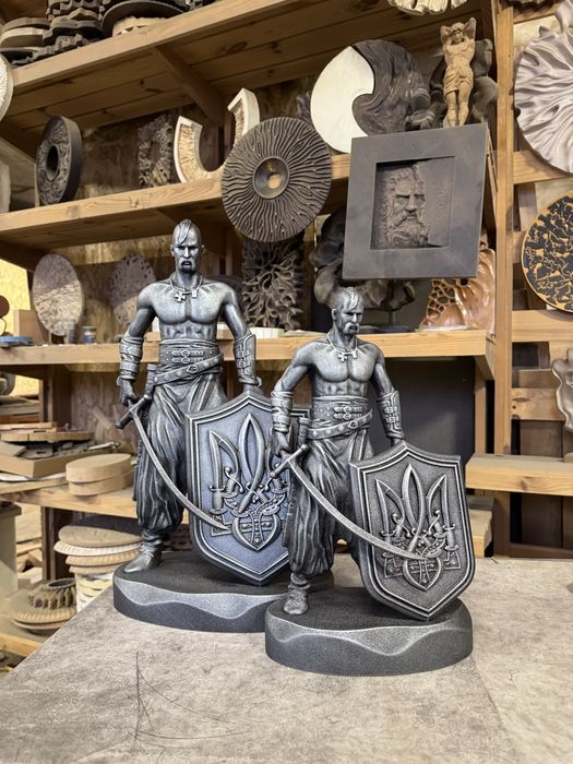 Деревʼяна статуетка-скульптура «Український козак»