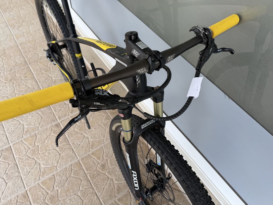 Bicicleta de BTT roda 29 - carbono