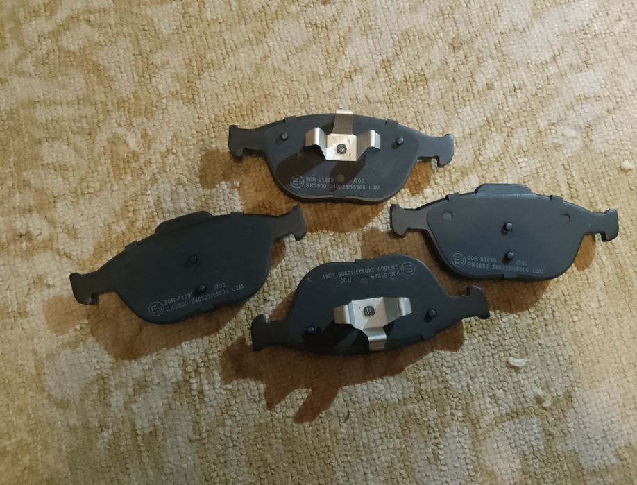 Продам передні тормозні колодки