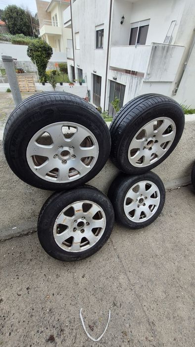 Jantes Originais Audi R15 (5 Furos) com Pneus (2 Bons / 2 Maus)