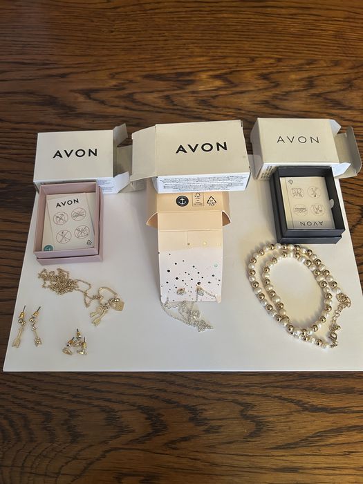 Trzy komplety biżuterii