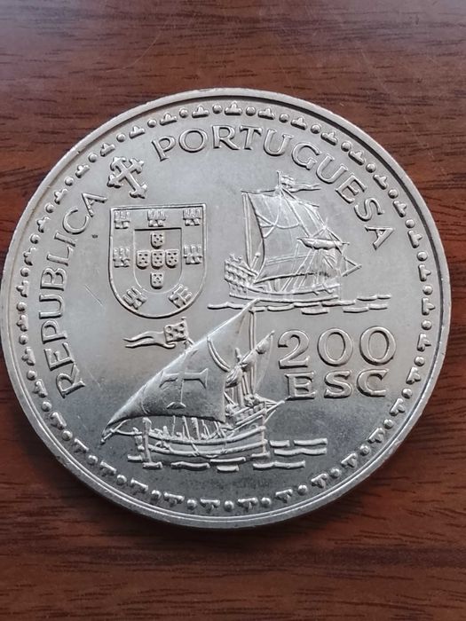 Moedas de 200 escudos(5) em cupro-niquel