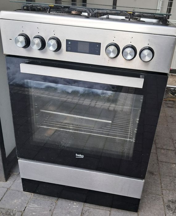 Srebna trzy letnia kuchenka Gazowa 60cm Beko