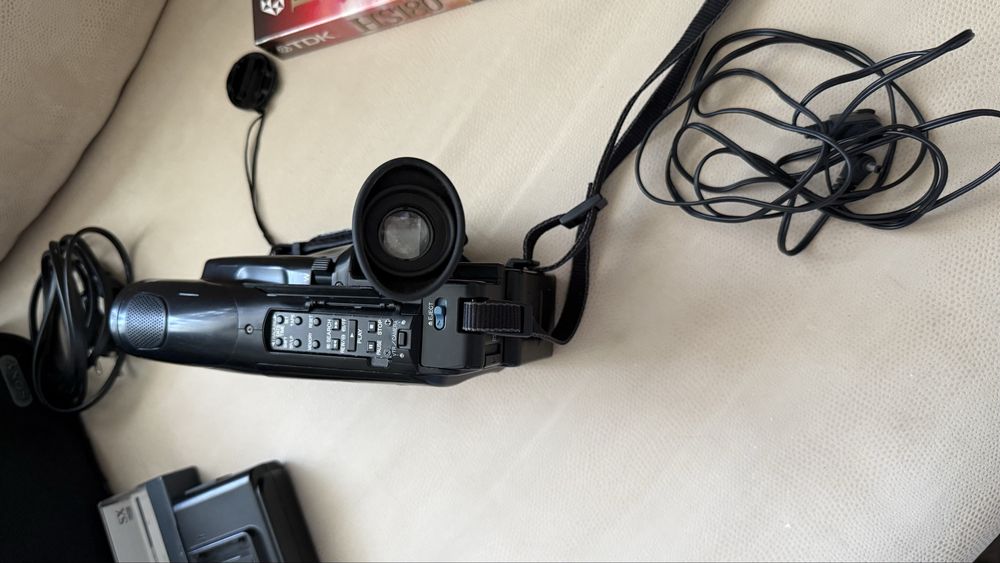 Продам касетну камеру Panasonic з сумкою