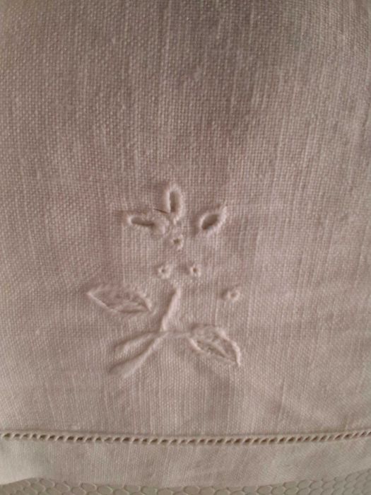 Caminho de mesa em linho, bordado, 84x29cm (Portes incluídos)