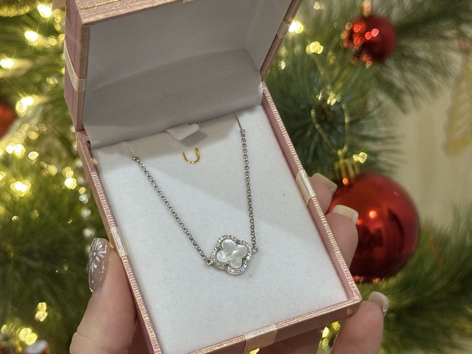 Вишукана срібна цепочка з фіанітами