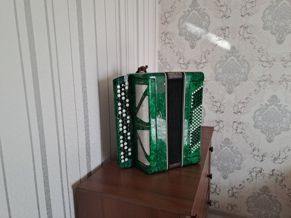 Продам баян ера 74 новий