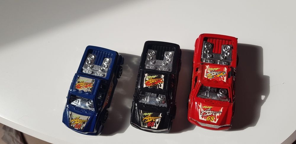 Samochodziki 3 sztuki plastikowe
