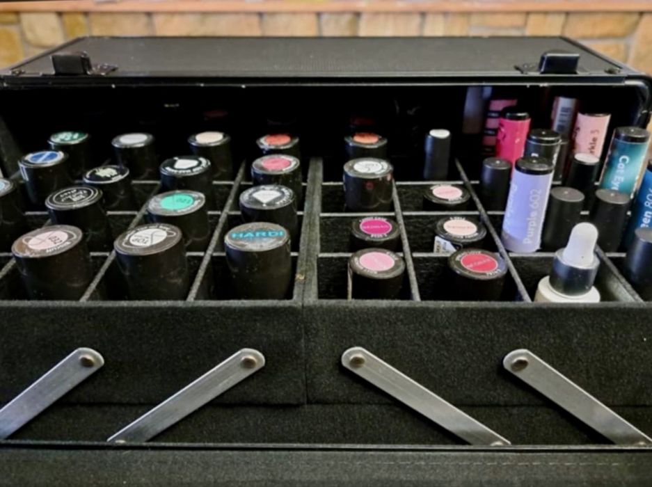 Kufer kosmetyczny XXL czarny na kosmetyki i lampę z paskiem