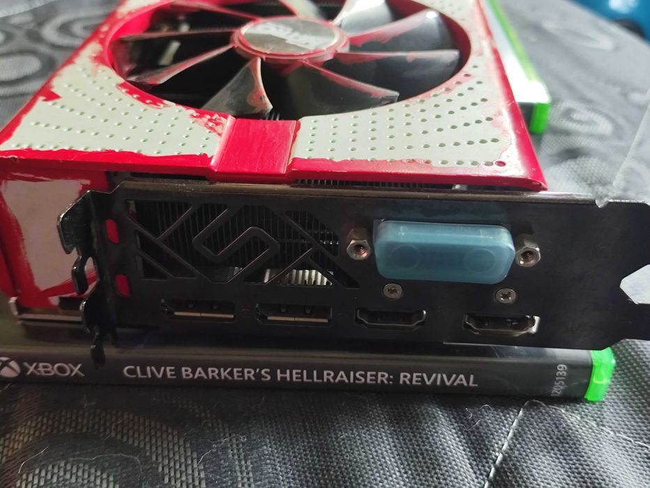 Radeon Saphire nitro 4 gb ddr5