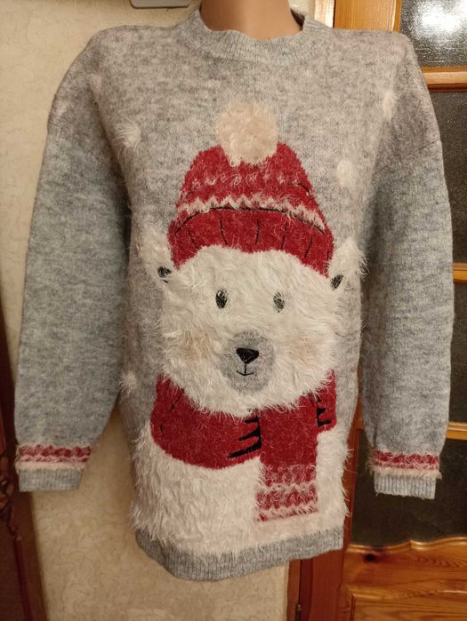Сірий новорічний светр з ведемедиком- найкращий подарунок на Новий рік
