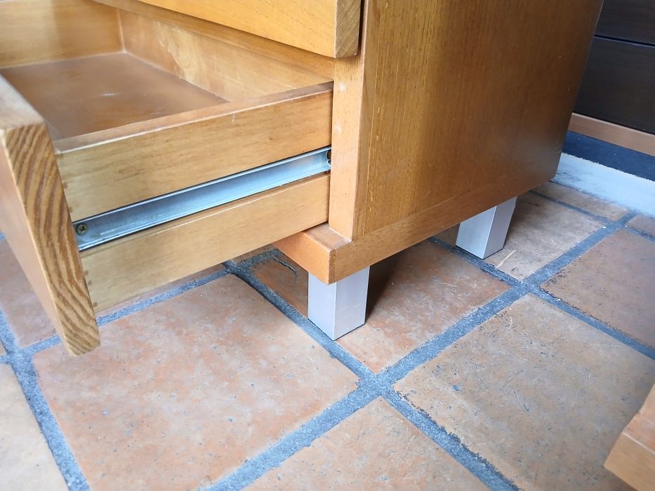 Mesa cabeceira, nova, em madeira castanho