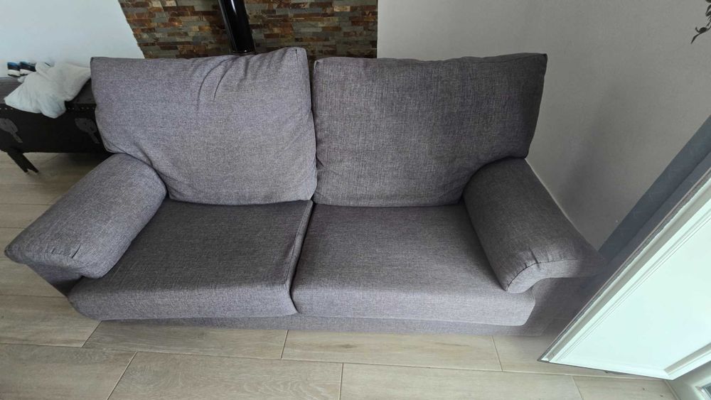 Sofá de 2 lugares cinzento