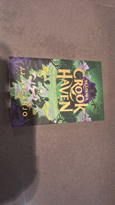 Akademia Crookhaven. Niezdobyta twierdza.