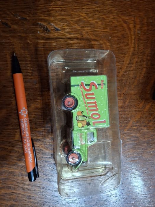 Camiao sumol na caixa brinquedo miniatura