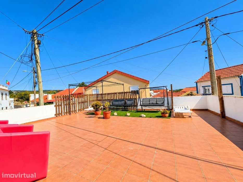 Moradia T3+1 com Garagem, Logradouro e Terraço em Aldeia Galega da ...