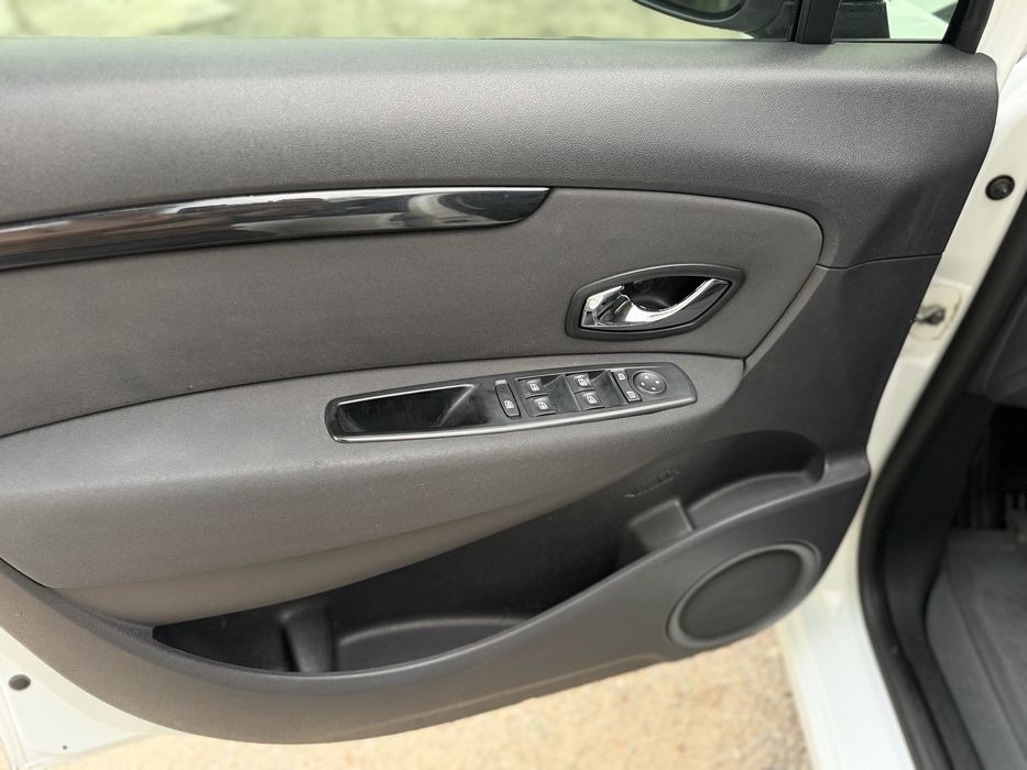 RENAULT MEGANE SCENIC  2012 р.в, рест к9к на механ-6