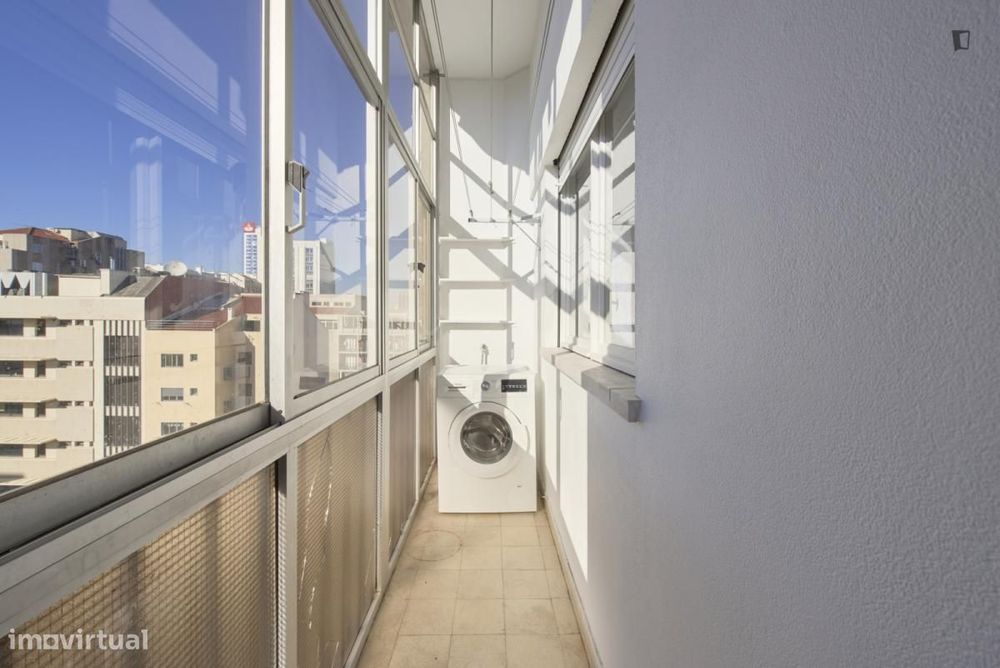 Quarto - localizado em Entrecampos Lisbon