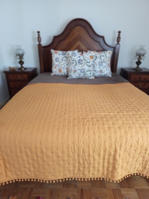 Quarto de casal , cómoda e duas mesas de cabeceira