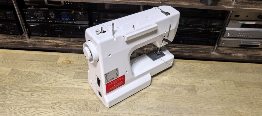 Швейна машинка Victoria 7810