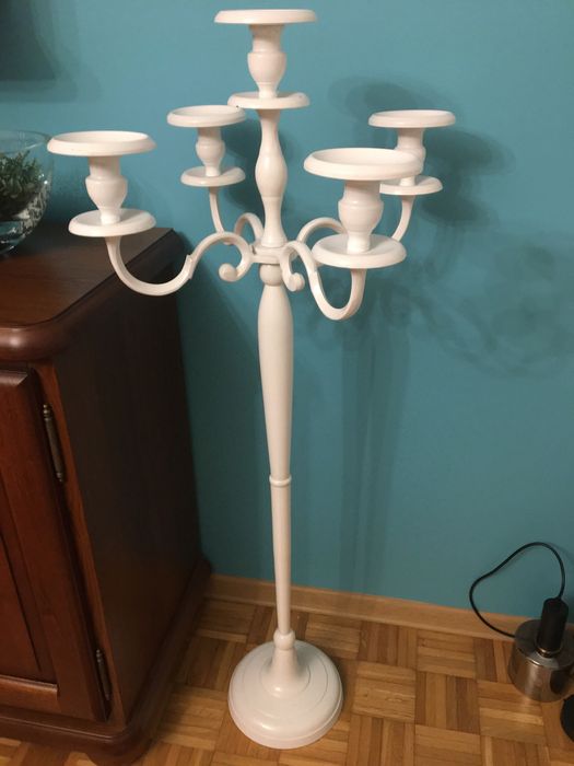 Swiecznik bialy metalowy