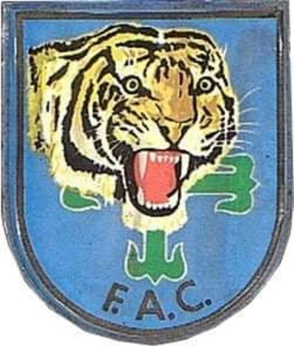 Emblema de plástico da FAC.