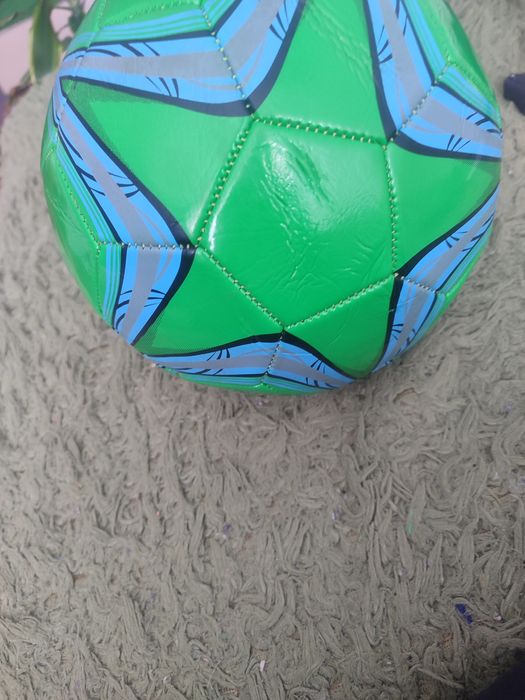 Футбольний м'яч з насосом