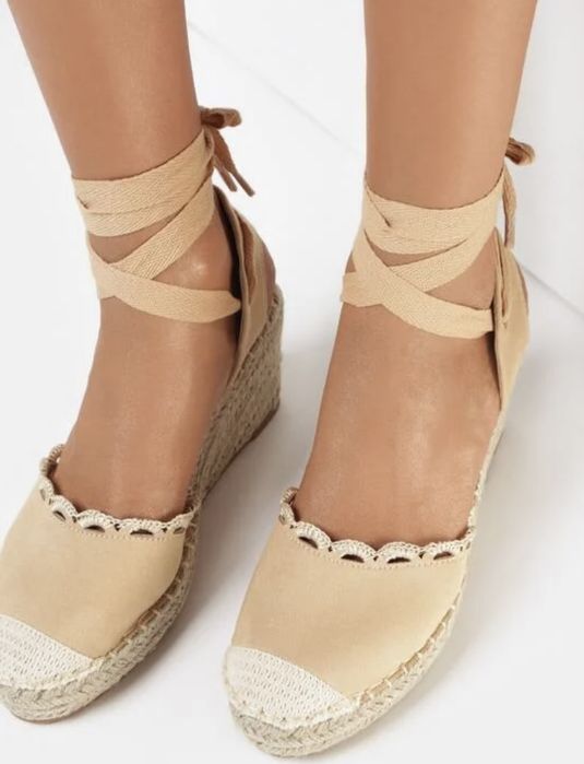 Buty na koturnie