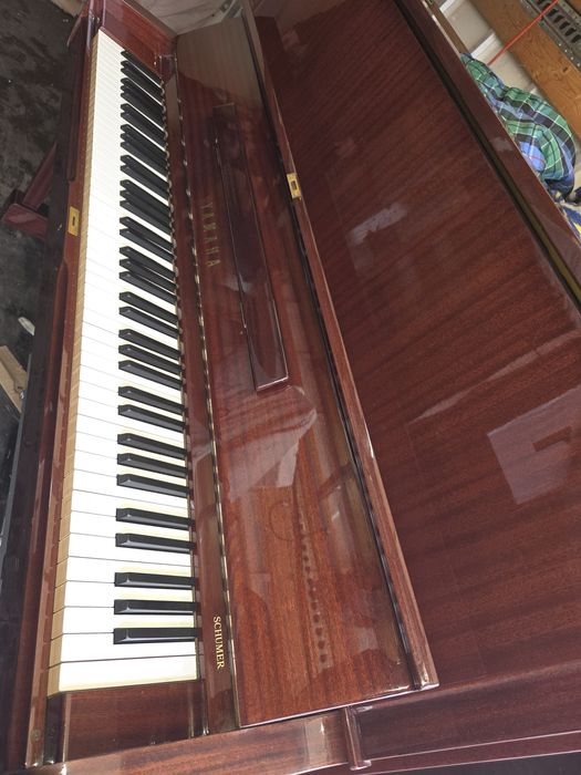 Pianino Yamaha U1, E,  mahoń, wysokiej połysk.  Piękna.